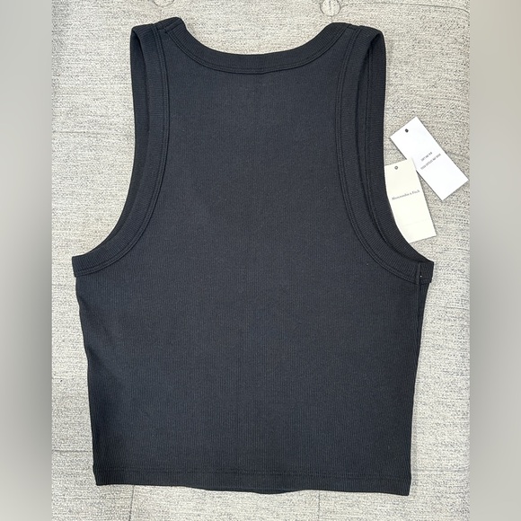 NWT 🆕 Abercrombie & Fitch Black Essentials Scoop Neck Tank - Picture 3 of 8